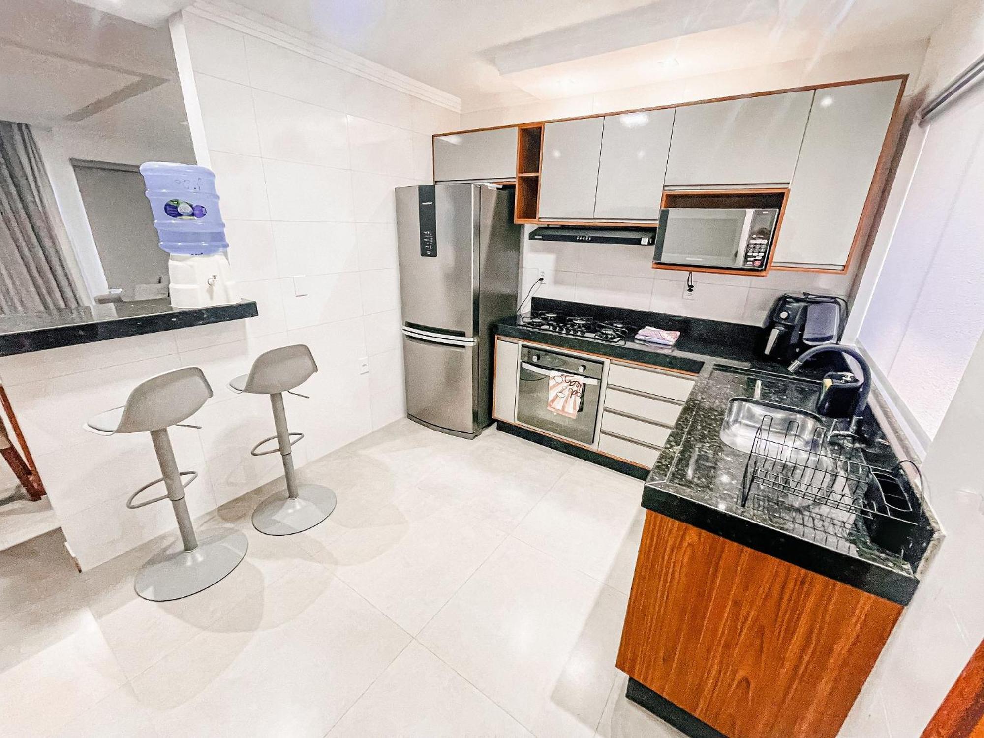 Casa Individual Com 2 Suites, Cozinha Completa, Internet Privativa 300mbps, Regiao Bem Sossegada Com Comercios Diversos Ao Redor Holiday home