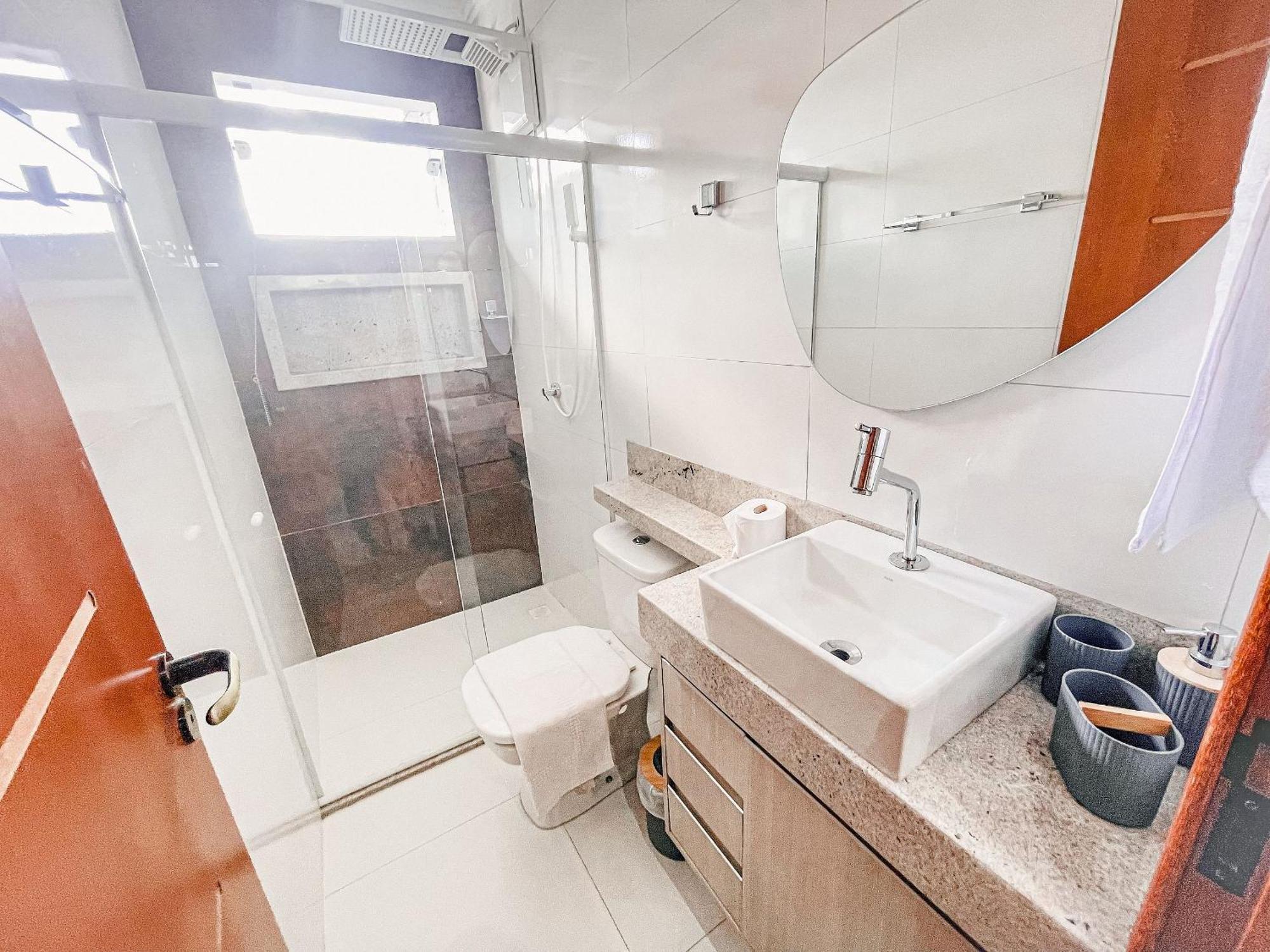 Casa Individual Com 2 Suites, Cozinha Completa, Internet Privativa 300mbps, Regiao Bem Sossegada Com Comercios Diversos Ao Redor *